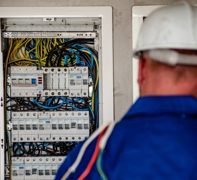Who Should You Hire? A Guide to Finding the Best Residential Electrician in Santa Monica and Los Angeles